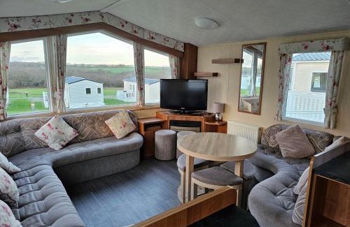 Grampound Otro | 113 Caravan at meadow lakes