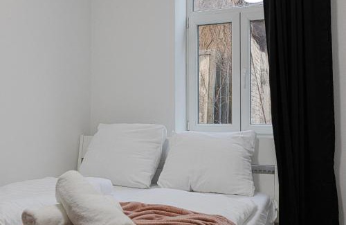 Simmering Apartamento | Enkplatz U3 Getaway: Affordable 5-BR Shared Apartment