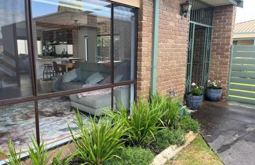 Cheltenham Casa | 3 Bedroom Home in Cheltenham