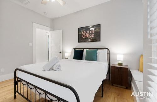 Clarksville Casa | Chic ATX Hideaway Patio with Firepit and Pet Friendly