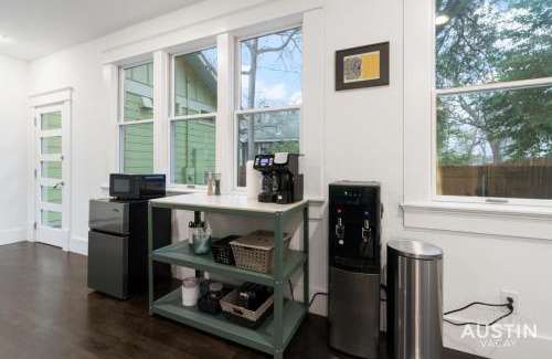 Clarksville Casa | Chic ATX Hideaway Patio with Firepit and Pet Friendly