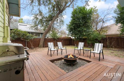 Clarksville Casa | Chic ATX Hideaway Patio with Firepit and Pet Friendly