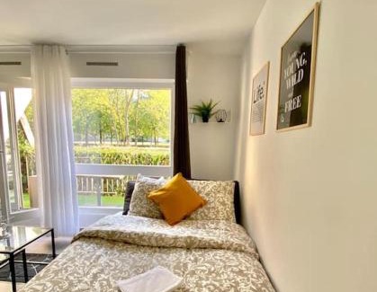Les Epinettes Apartamento | LE COSY studio proche PARIS avec parking & terrasse