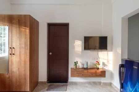 Narayanapura Apartamento | Lumina Loft 001 by JadeCaps Studio Room Hennur