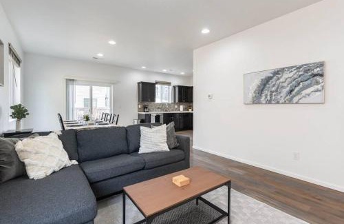 North Image Casa | Modern 3b/2b Retreat near Portland (Must-See)