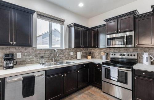 North Image Casa | Modern 3b/2b Retreat near Portland (Must-See)