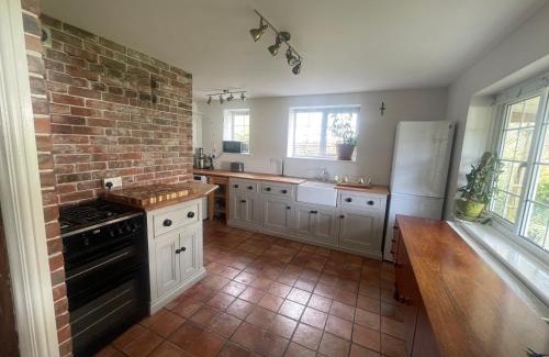 Claverham Casa | Charming cottage near airport