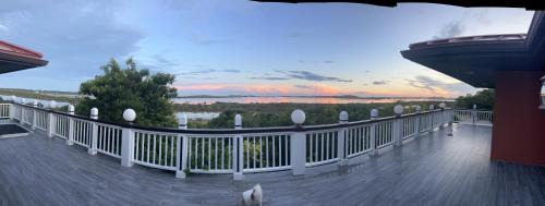The Bight Apartamento | Lakeside Tranquility - Central - No booking fee