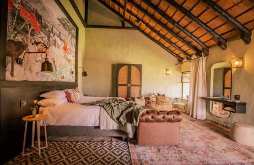 Windhoek Cabina | Okapuka Safari Lodge