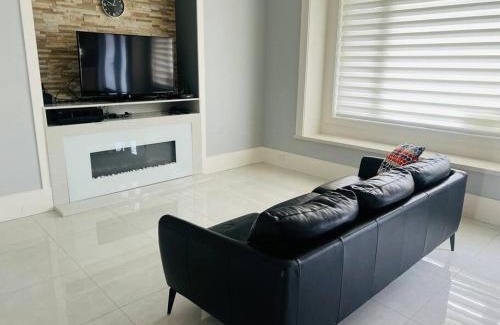 Burnaby Casa | Spacious, Luxurious house in the heart of Burnaby