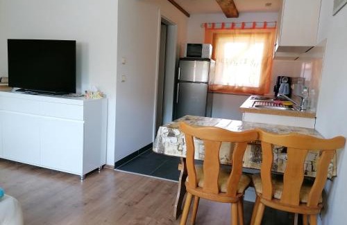 Neuscheidenbach Apartamento | Ferienwohnung Max