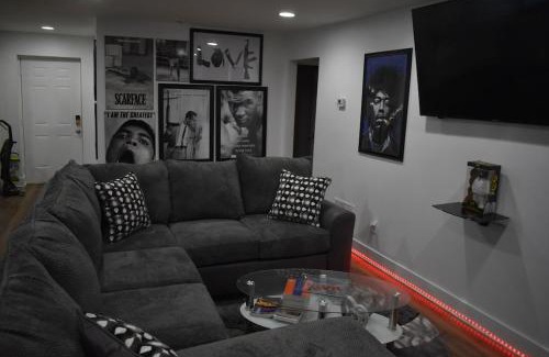 East Point Casa | Near ATL Airport Luxurious King Bed Suite W/Theater Room