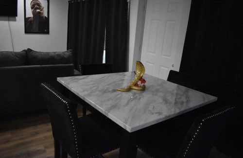 East Point Casa | Near ATL Airport Luxurious King Bed Suite W/Theater Room