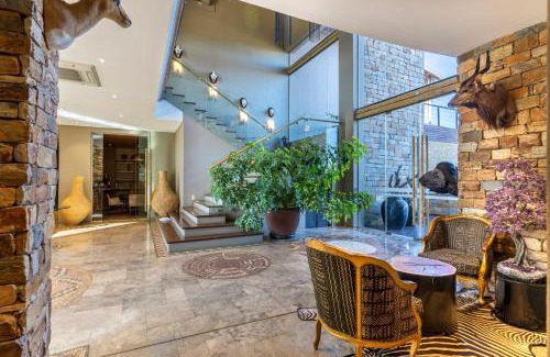 Windhoek West Cabina | Marula Palace