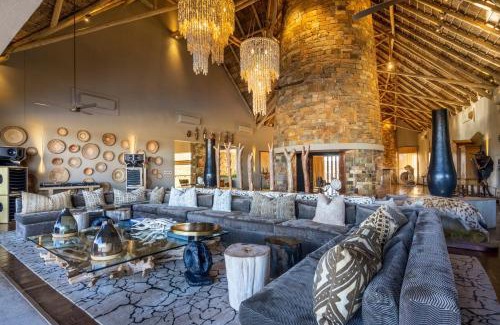 Windhoek West Cabina | Marula Palace