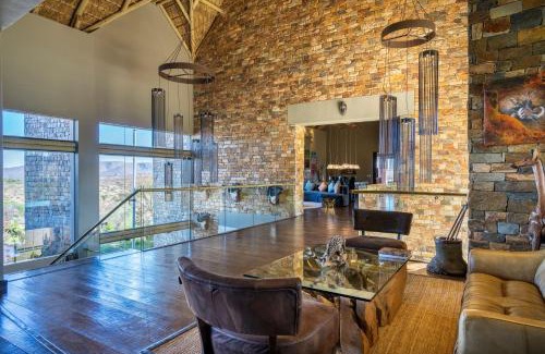 Windhoek West Cabina | Marula Palace