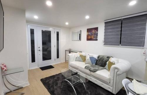 Laval Apartamento | Bel appartement moderne et propre, zone calme