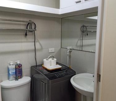 Valenzuela Apartamento | Condo in Bel-Air, Makati