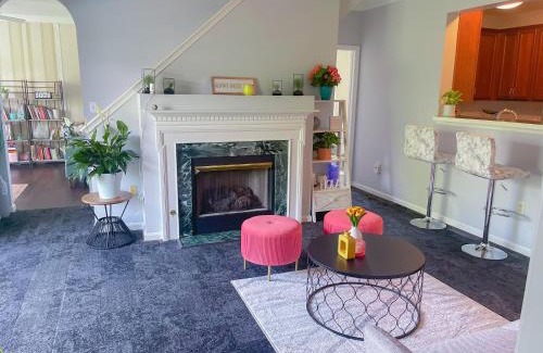 Fairfax Casa | Resort-style suite in Fairfax