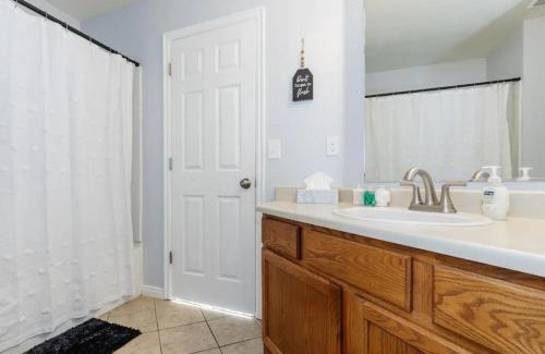 Logan Apartamento | 3 Bed, 1.5 bath Townhouse Close to USU & Main Street