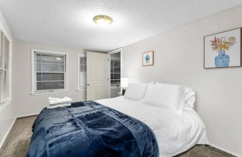 Rosedale Casa | Spacious 4BR - Close to KU, Westport, Plaza