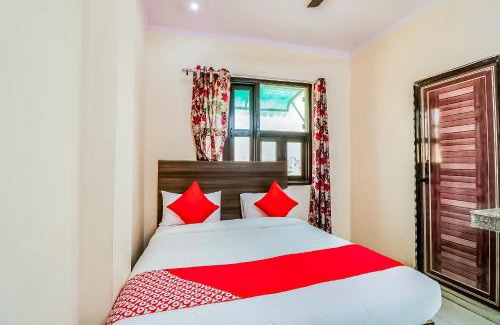 Delhi Hotel | OYO 69443 Vision Rooms