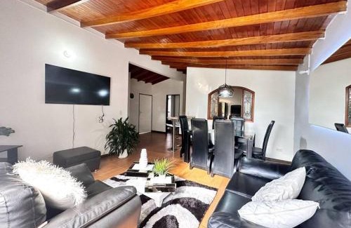Belen Casa | People's House ( Laureles )