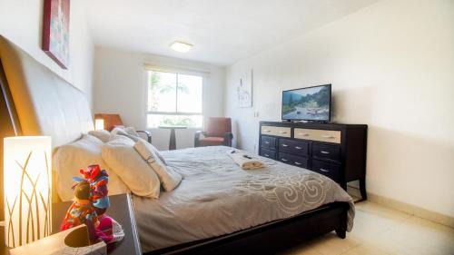 Granjas del Marqués Casa | HostPal Villa Azulita Acapulco Diamante