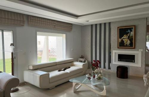 La Soukra Villa | Fleur de lys