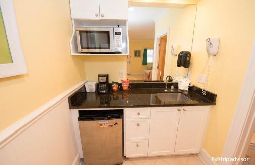 Atlantic Beach Apartamento | Island Inn of Atlantic Beach - King Suite Unit 108