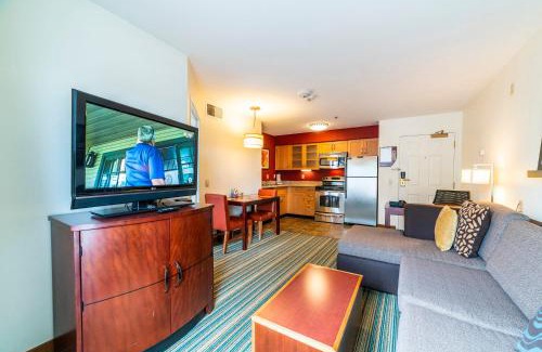 North Mountain Apartamento | Metro PHX downstairs 1bd sleeps 4 ADA Accessible