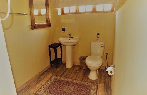 Windhoek Central Casa | Uzuri Guesthouse CC