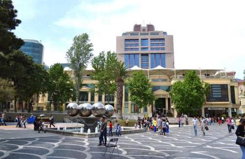 Nasimi Apartamento | Mc Donalds Apartment