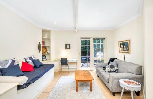 Kirribilli Casa | Large 1-bed ground floor apartment in Kirribilli