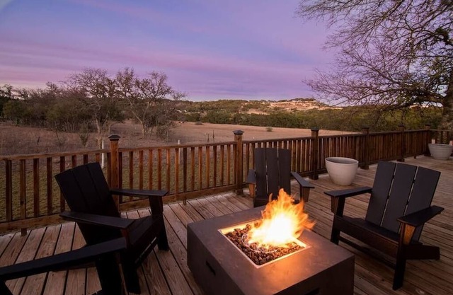 Cedar Haus: Modern Guesthouse in Fredericksburg