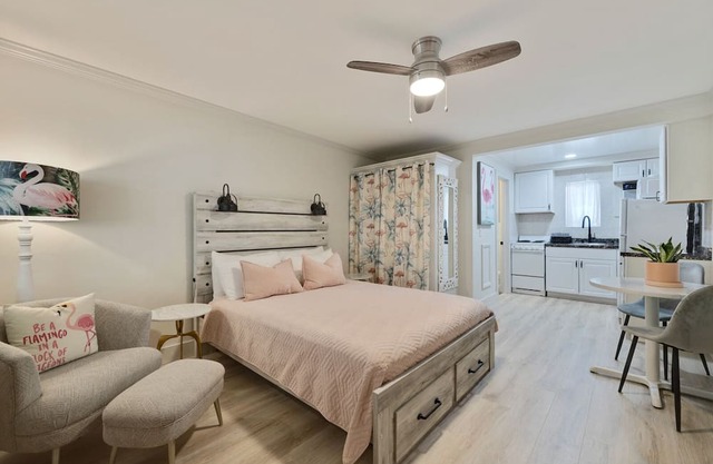 Tropical Coquina Cove Studio #5 Heated POOL. 5 Min Walk to Beach