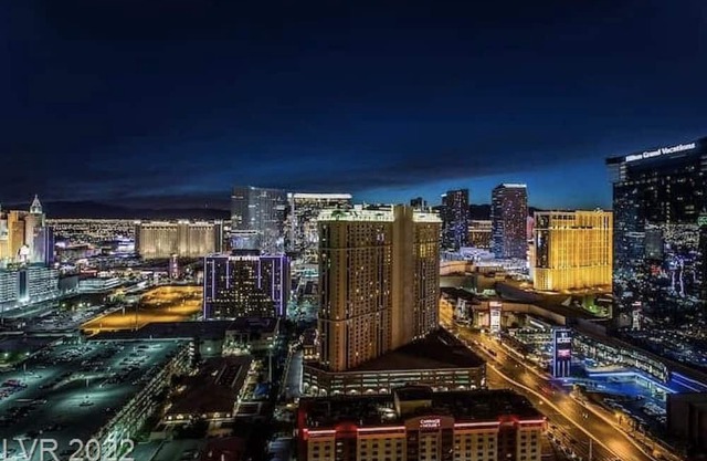 Gorgeous STRIP VIEW Suite ★ No Resort Fee ★ Free Pool + Gym + Parking + WiFi