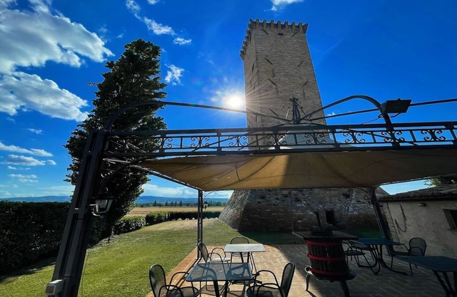 Spello By The Pool - Sleeps 11 - Wifi, air Con, Pool for Your Exclusive use !