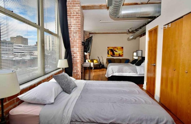 ★ THE PAD ★ KING BED ★