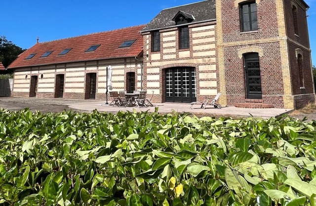 "LE PADDOCK, 5 mins from the beaches of Dieppe and Puys