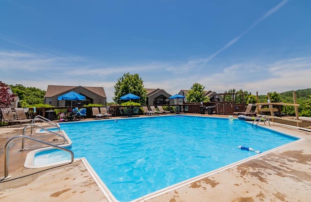 Next to Silver Dollar City - Lakeside Condo