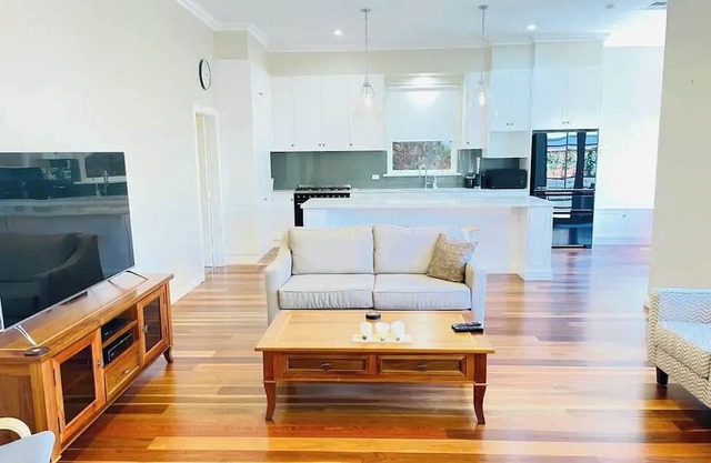 Classic Meets Modern in Central Wagga!