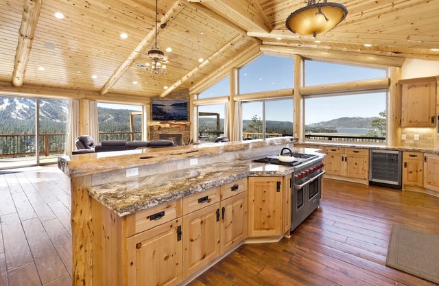 2206-golden Oak Log Cabin 7 Bedroom Home by RedAwning