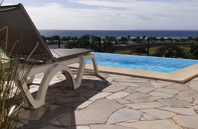 IMPRESIONANTE VILLA TOPACIO FRENTE AL MAR Y PLAYA CON PISCINA DE DESAGÜE