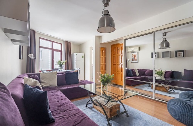 Central Flat with Balcony and Terrace in Sisli