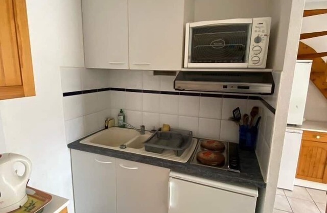 CHARMING LITTLE HOUSE WITH GARDEN AND PARKING GRAU DU ROI SLEEPS 6