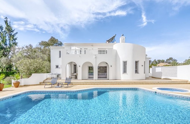 Villa Valinhos - Three Bedroom Villa, Sleeps 10