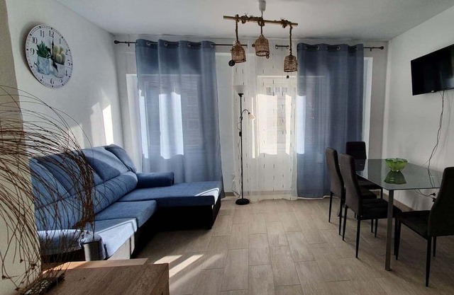 Bright and clean apartment, Alicante, Manila square (beach is 15min walk)