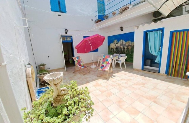 Authentic Fisherman's House, sleeps 6, courtyardeur 30 M2, air-conditioned, heart of.