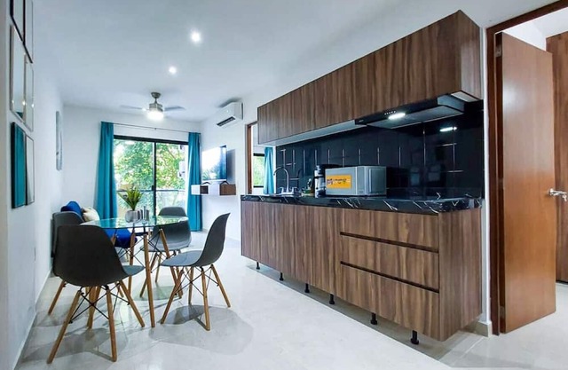 Homy 2BR Apt w/Pool, Gym, Terrace, BBQ, Parking